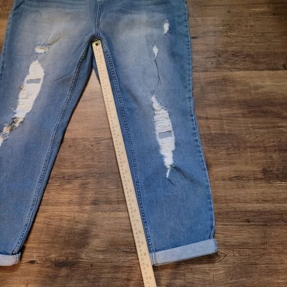 Hot topic Denim Jeans plus size 2X Mom Jeans holes destroyed - Picture 4 of 6